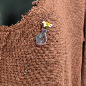 Tiny Pink Glass Bottle / Vase Stick Pin